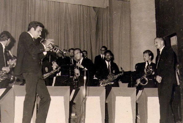 Randy Brecker soloing - St. Joseph's College - Beirut, Lebanon
